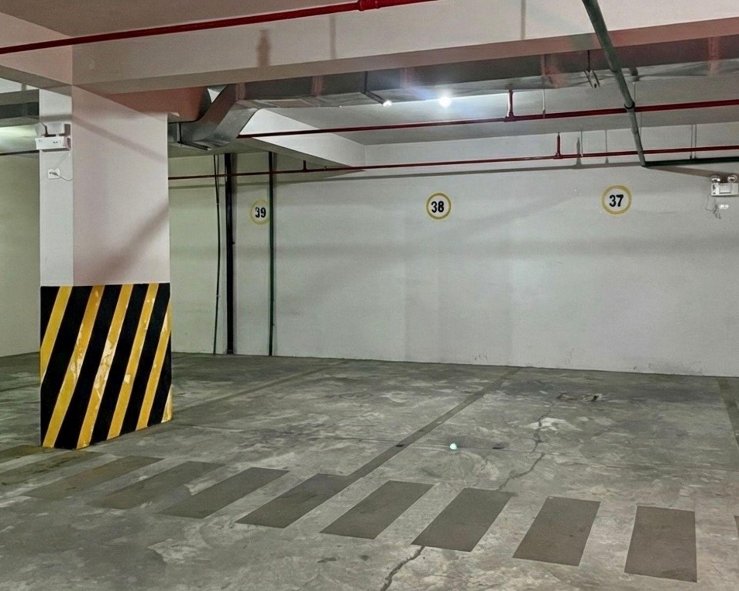 Interior de Estacionamiento La Paz