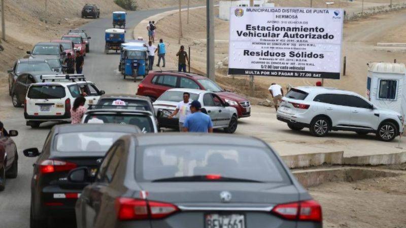 Estacionamiento en Punta Hermosa durante un evento masivo, nota de TV Perú sobre ParkGO